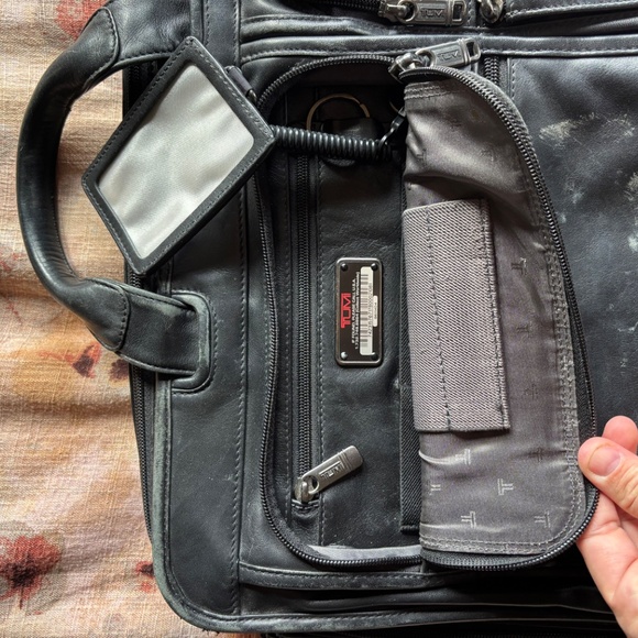 Tumi laptop bag - Picture 3 of 6